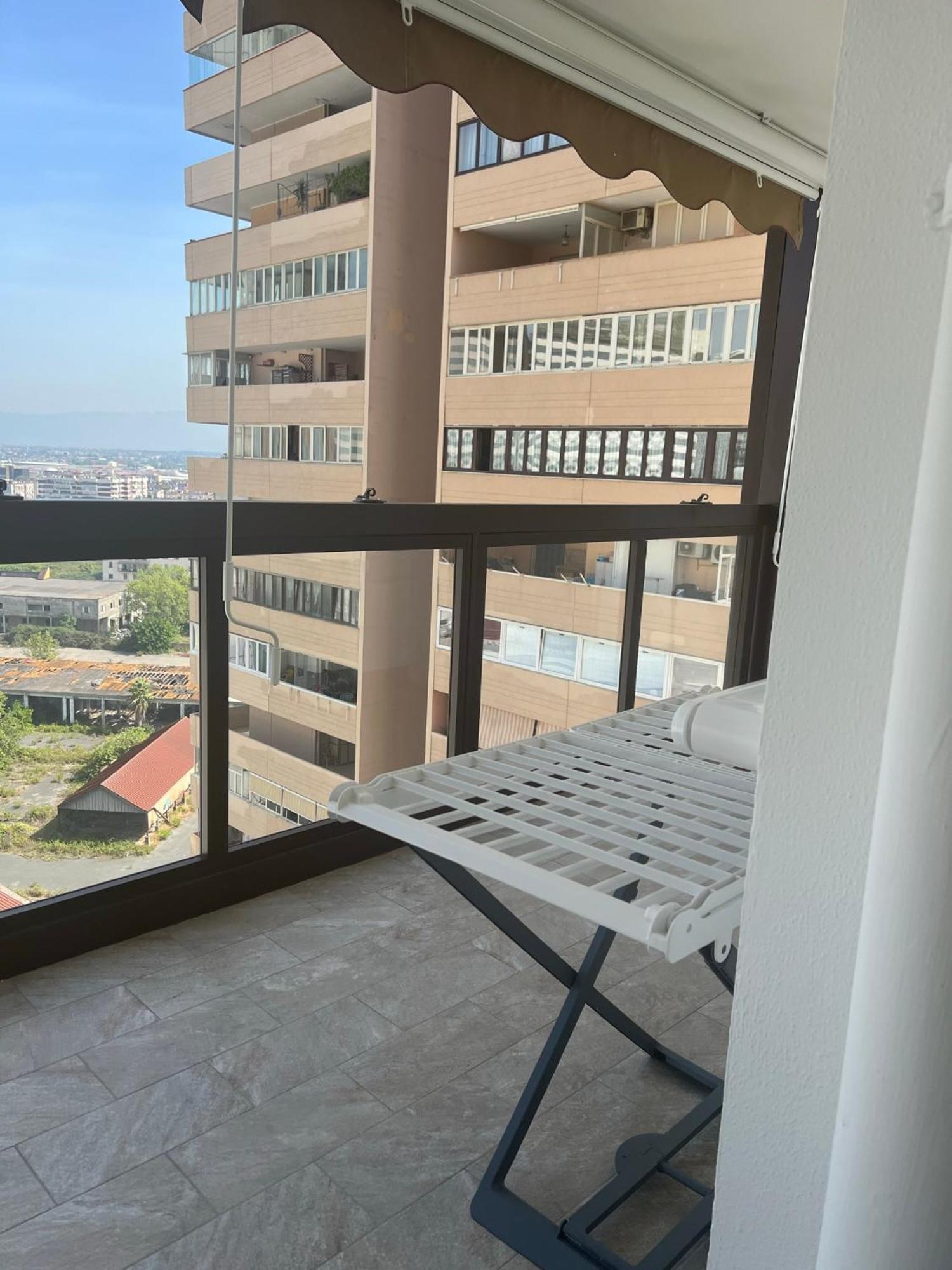 77 Apartment *
